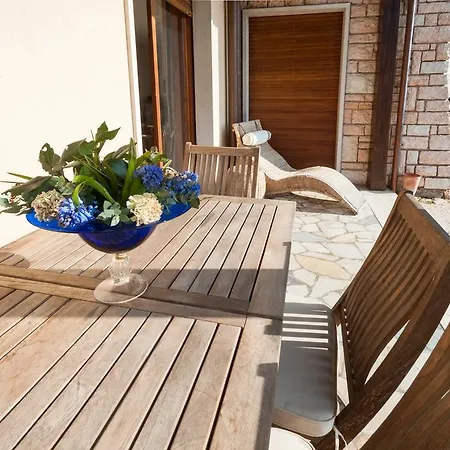 Welcome Traveller Leda Daire *